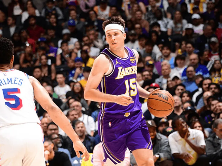 kaiyun sports-效率爆表！里夫斯目前出战19分钟，投篮14中11砍下30分4三分